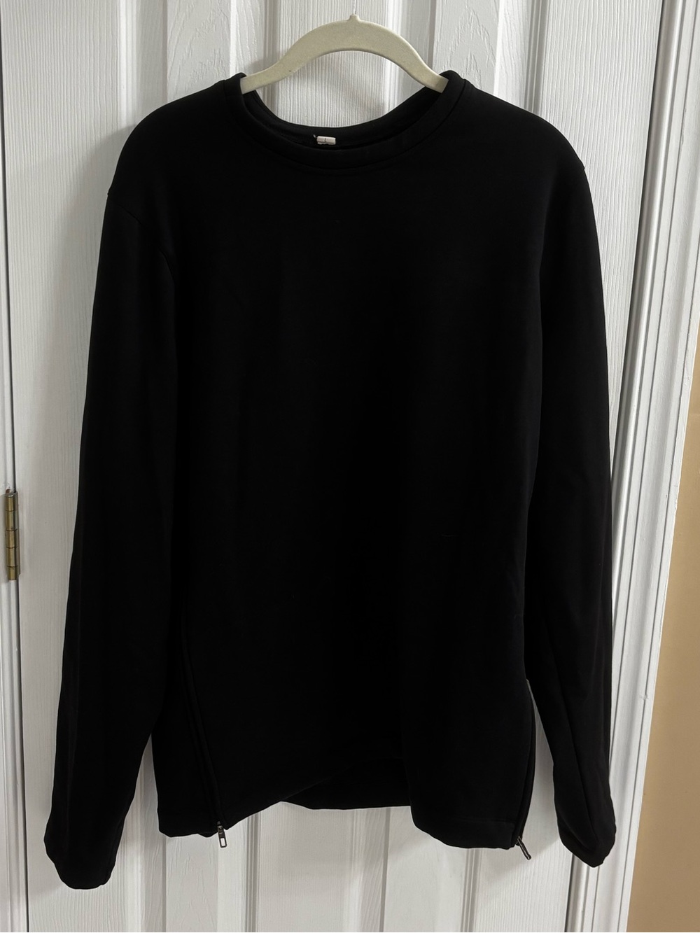 Lululemon Men's Black Crewneck Sweatshirt